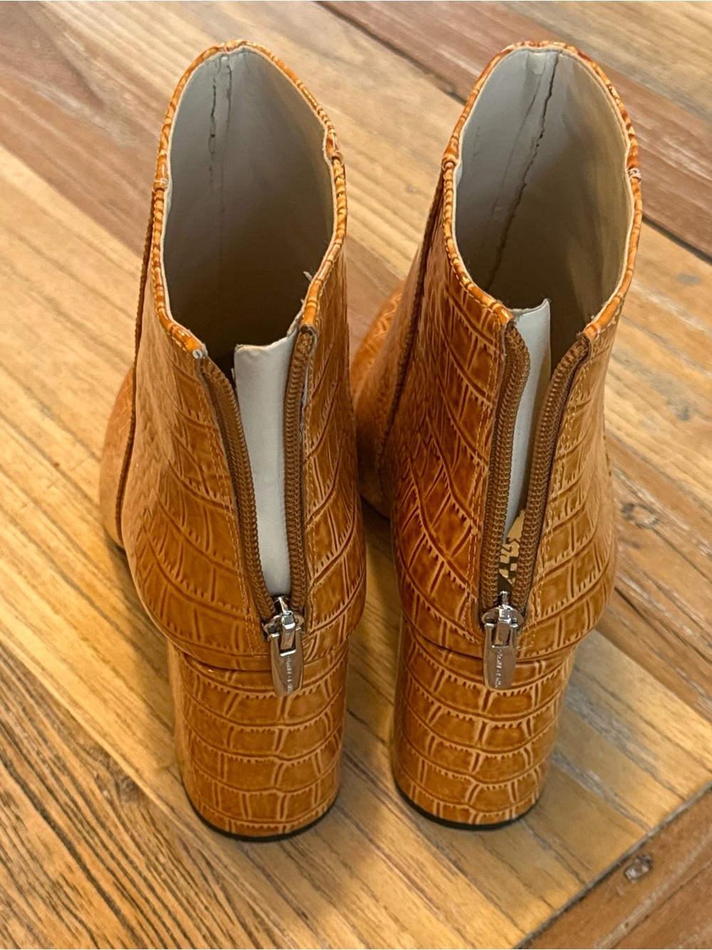 Vince Camuto Croc Embossed Ankle Boots Size 9 | Cognac| Like New - Picture 2 of 4